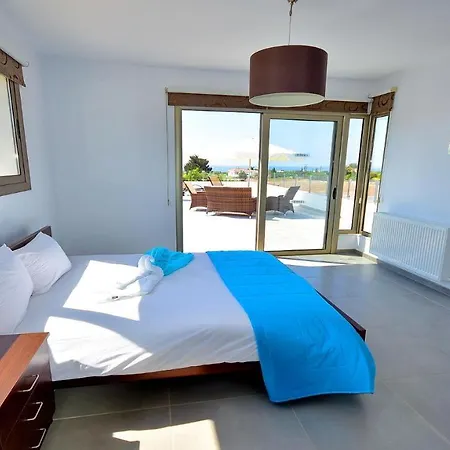 Modern Luxury With Private Pool Vilă