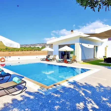 Modern Luxury With Private Pool Vilă