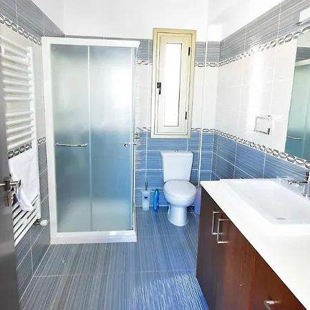 Modern Luxury With Private Pool *