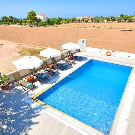 Modern Luxury With Private Pool *