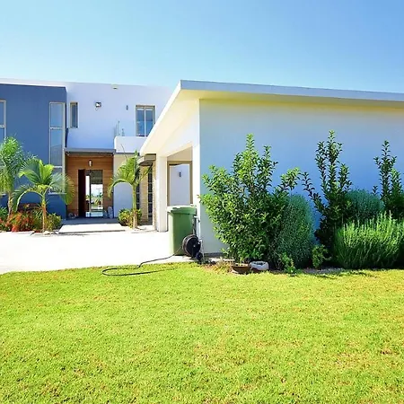 Modern Luxury With Private Pool