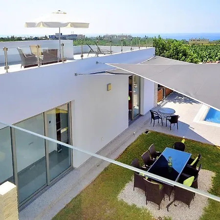 Modern Luxury With Private Pool